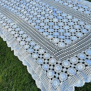 VINTAGE hand crocheted lace tablecloth 1980s
